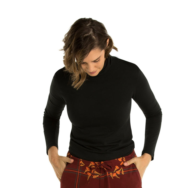 Fitted Turtle Neck